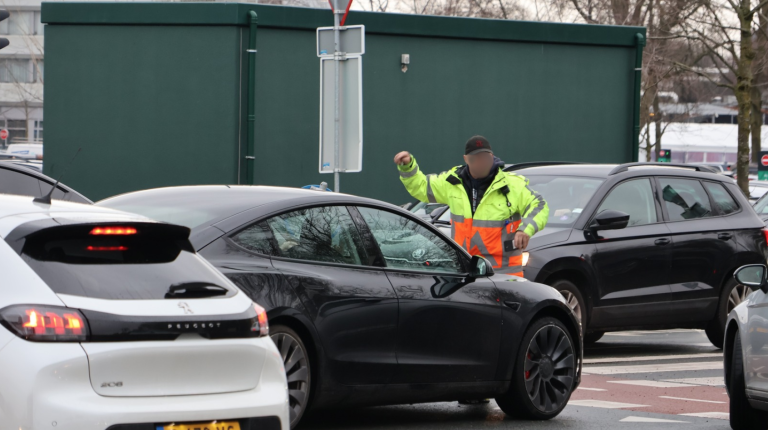 Verkeersregelaar aangereden na ruzie bij The Mall of the Netherlands