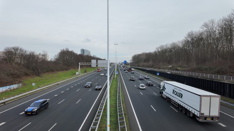 Chauffeur rijdt 18 dagen achter elkaar en wordt tijdens controle bij Delfgauw gestopt