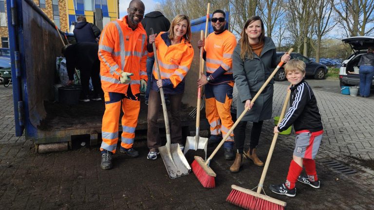 Gratis compost scheppen tijdens Landelijke Compostdag in Pijnacker-Nootdorp