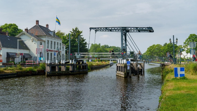 Nieuwe fietsbrug over de Vliet bij ‘Nieuwe Tolbrug’