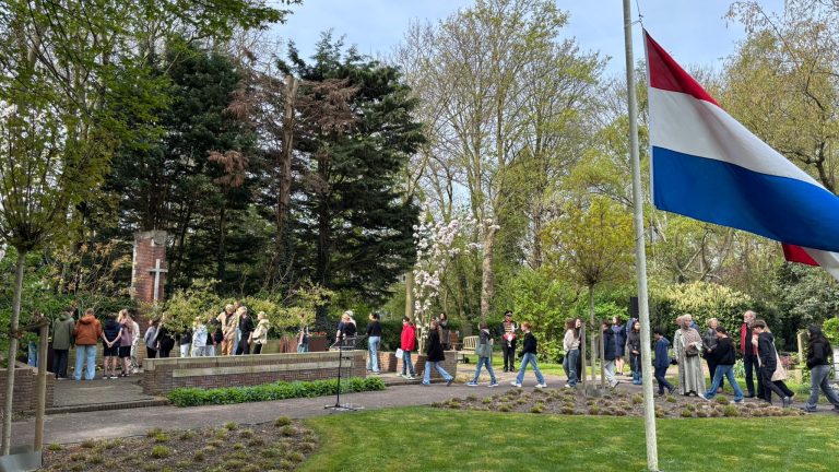 Groep 8 adopteert monument en organiseert herdenking