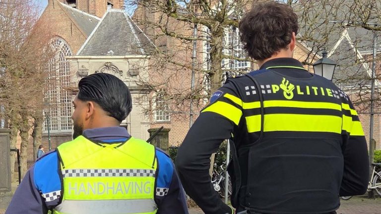 Handhaving bekeurt fietsers op Herenstraat in Voorburg