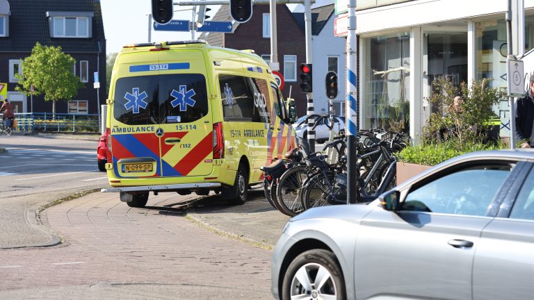 Scooter rijdt door na aanrijding met fietser op Noordeindseweg in Delfgauw