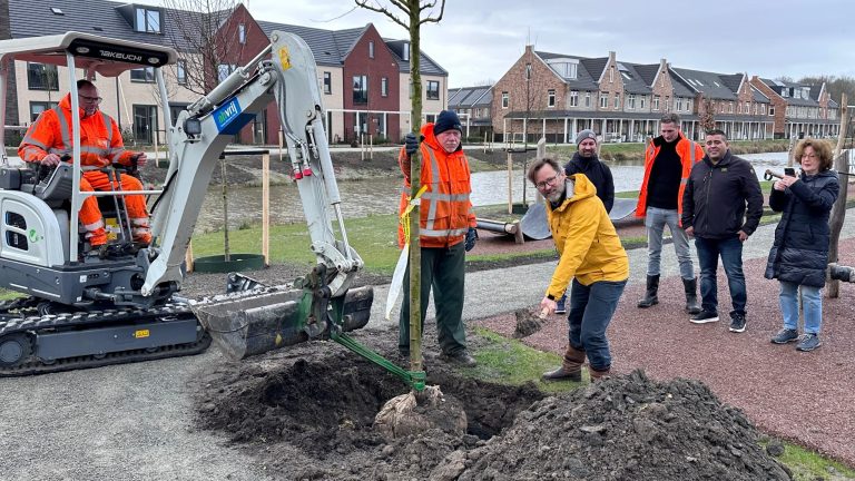 Bezorgde ouders willen hek rond speeltuin aan het water in Rijswijk Buiten