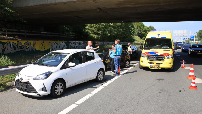 Minimaal acht voertuigen betrokken bij meerdere kop-staartbotsingen A4 bij Rijswijk