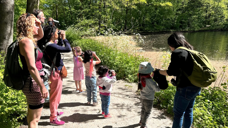 Kinderen ontdekken natuur tijdens Natuurproeverij in Rijswijkse Bos