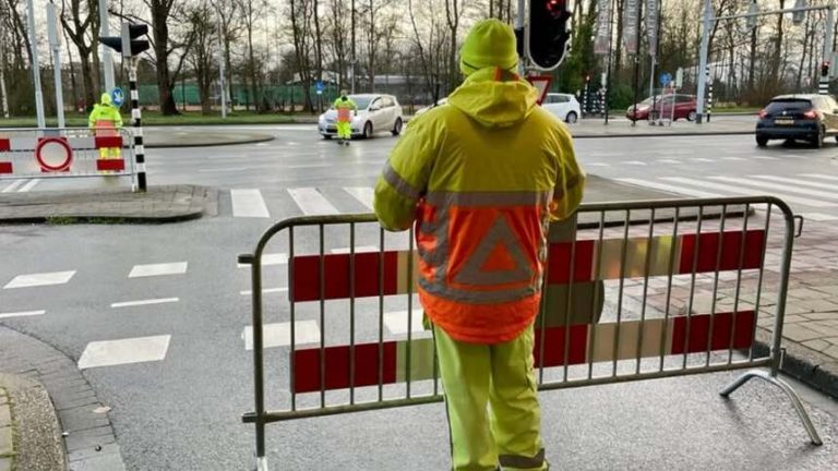 Grote drukte bij Mall of the Netherlands, gemeente roept bezoekers op auto thuis te laten