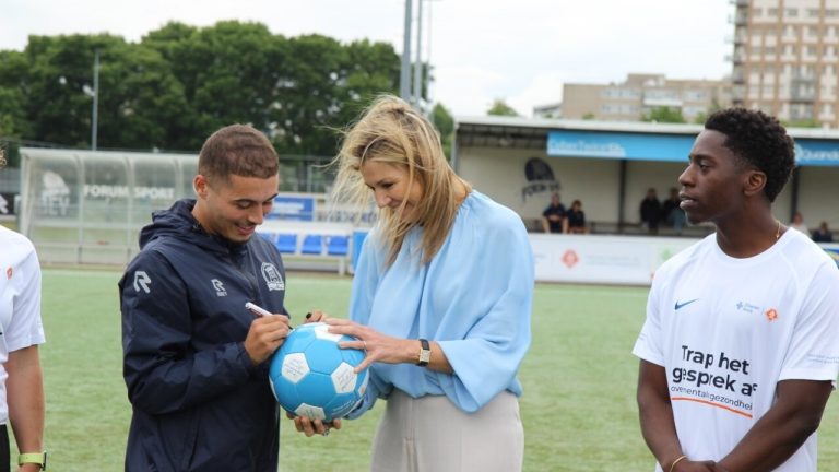Koningin Máxima bezoekt Forum Sport voor aftrap van De Onzichtbare Blessure