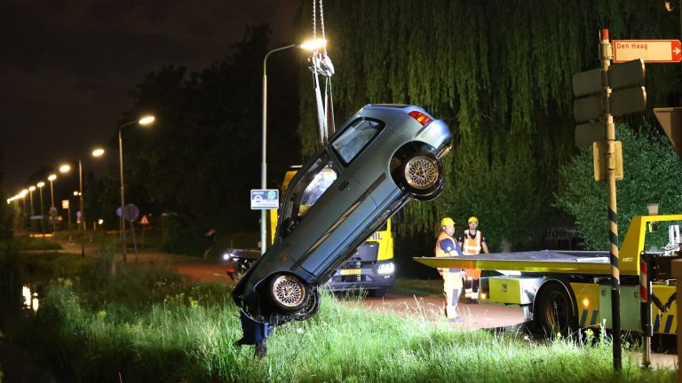 Automobilist onder invloed belandt met auto in sloot langs Hofweg in Nootdorp