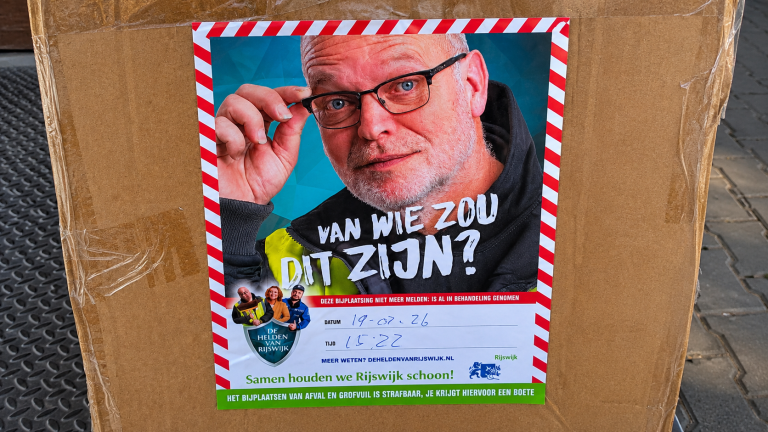 Wethouder spoort afvaldumpers op: boete na gevonden naam op gedumpt afval