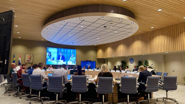 Van veiligheid bij scholen tot het debat over een AZC: de laatste gemeenteraadsvergadering voor het reces
