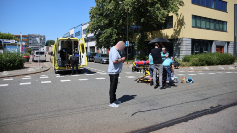 Fietser zwaargewond na botsing met auto op Visseringlaan in Rijswijk