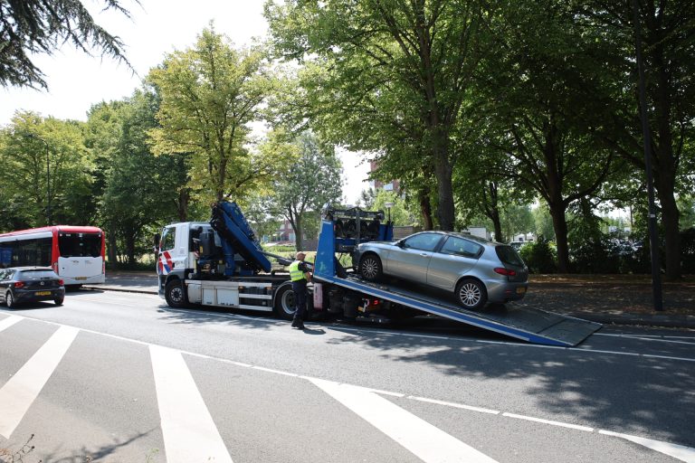Automobilist na achtervolging klemgereden en aangehouden op Schaapweg in Rijswijk