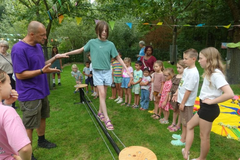 Kinderen ontdekken circus tijdens zomerweek in De Stadstuin