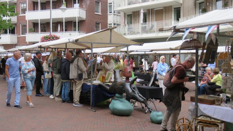 Leidschendam waant zich even in Parijs tijdens Mont Martre aan de Sluis