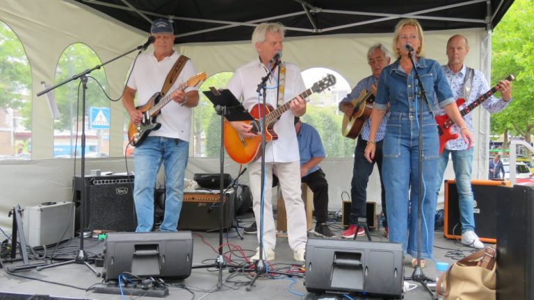 Cultureel Zomerfestival zorgt voor drukte bij Julianabaan