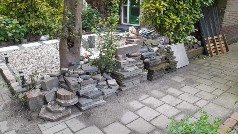 Rijswijk roept inwoners op om tegels te vervangen door groen