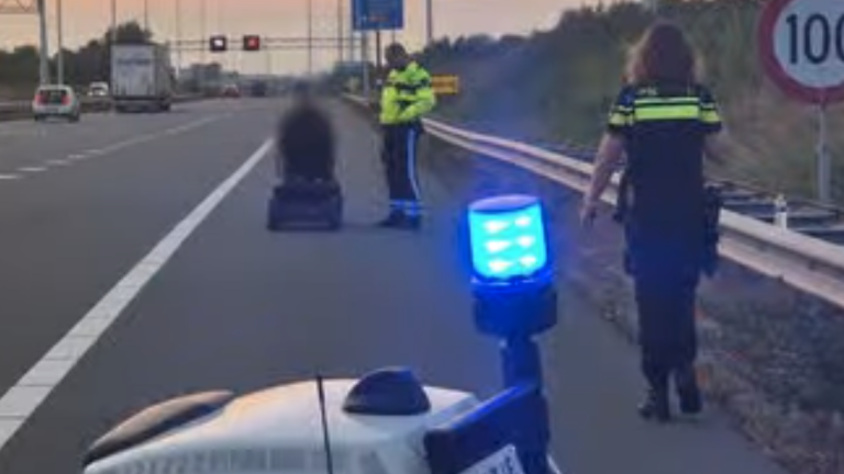 Politie treft scootmobielbestuurder aan op A4