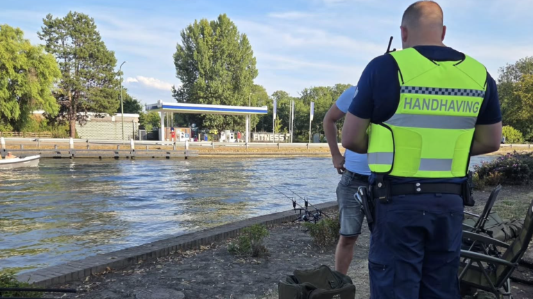 Handhaving controleert vissers in Rijswijk, meerdere waarschuwingen