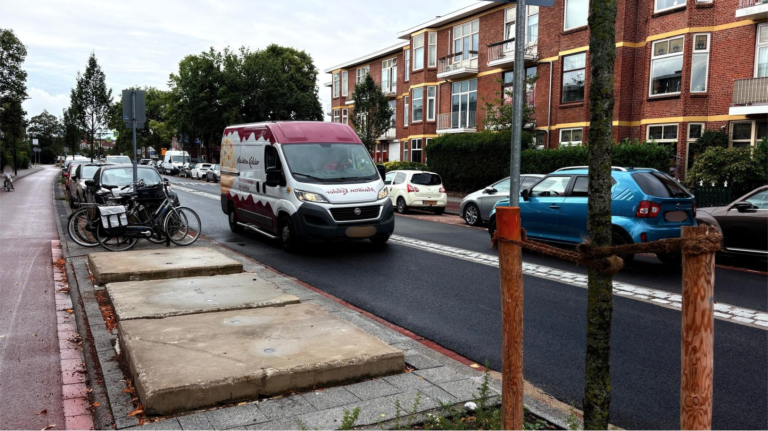 Afvalcontainers aan Lindelaan blijven maanden weg door problemen met straatwerk