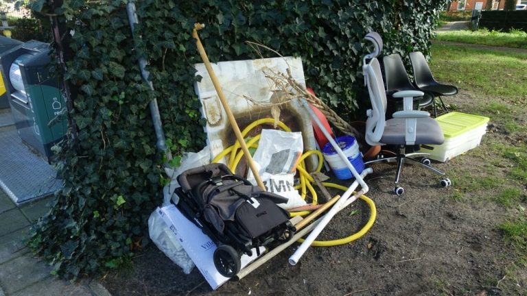 Inwoners ruimen zwerfafval op tijdens World Cleanup Day