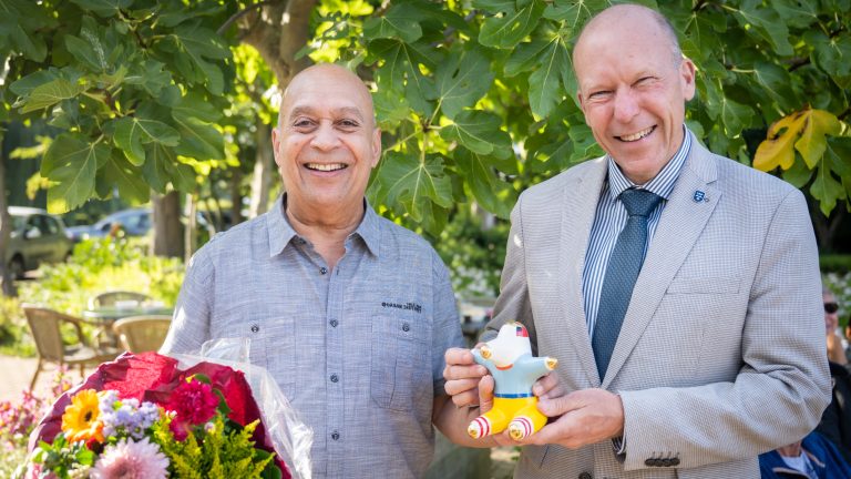 Fred Hoogwoud geëerd voor twintig jaar inzet voor Voedselbank