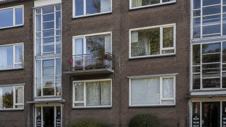 Wie woont écht achter de voordeur