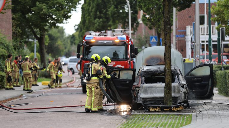 Elektrische auto volledig uitgebrand in Nootdorp