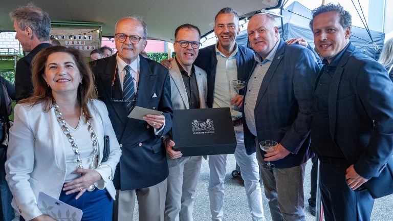 Van verhuiswagens tot het Koninklijk Huis Van der Geest viert 100 jaar