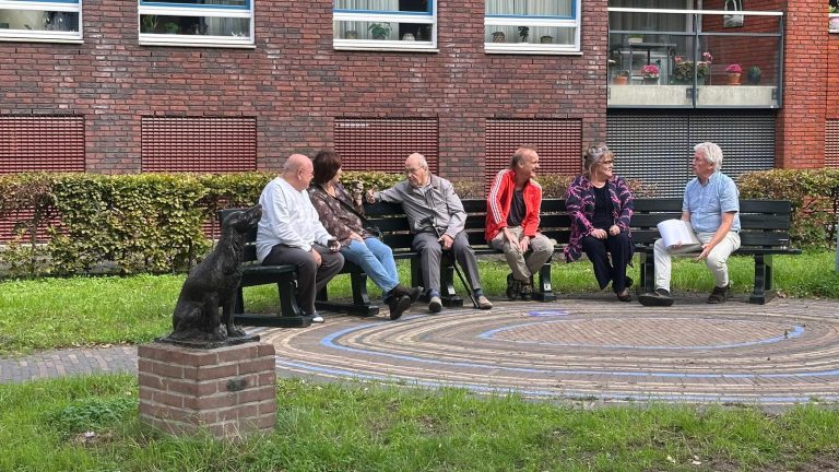 Week Tegen Eenzaamheid geopend op Praatjesbank in Nootdorp