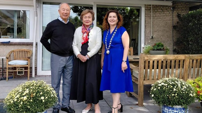 Echtpaar Chan-Wong viert diamanten huwelijk met bezoek van burgemeester