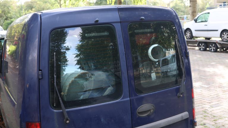 Gaslucht leidt hulpdiensten naar busje vol gasflessen in Rijswijk