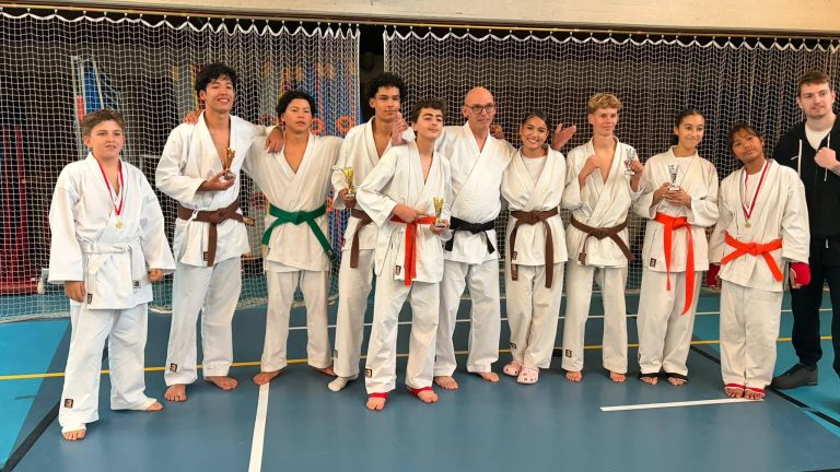 Karateka’s Stanislas Rijswijk pakken meerdere podiumplekken op thuistoernooi