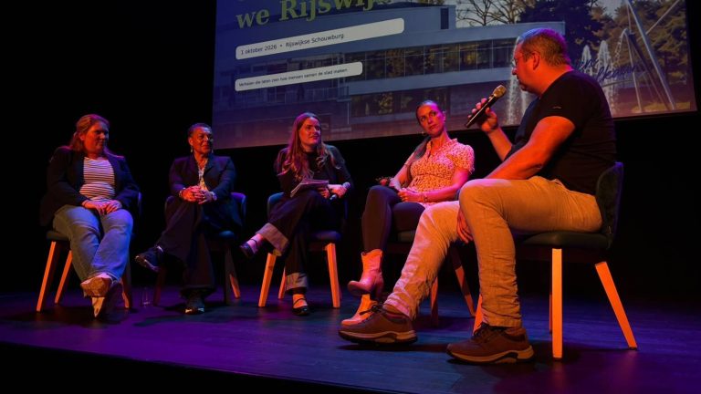 Rijswijk wil geldzorgen eerder signaleren: scholen krijgen speciale gesprekskaarten