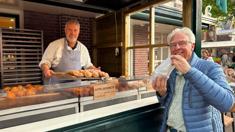 Pim bakt al 37 jaar oliebollen bij Bakkerij Bosman: “Die 50 jaar haal ik zeker!”