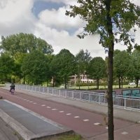 Brandweer haalt verwarde vrouw van spoorviaduct Rijswijk