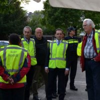 Burgemeester surveilleert met met Buurtpreventieteams