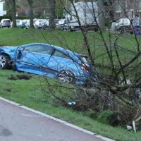 Rijswijker rijdt vrouw aan en laat haar zwaar gewond liggen