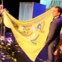 Feestelijke onthulling van nieuwe vlag Strandwalfestival 2015