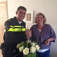 Politie geeft moedige Rijswijkse bloemetje