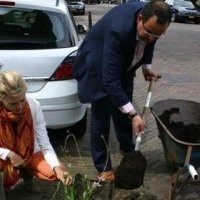 Wethouders Borsboom en Van der Meij openen Groenmarkt Leeuwendaal