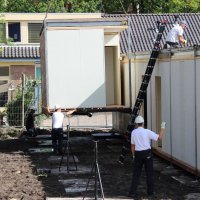 Bouw noodlokalen vordert gestaag