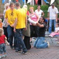 Wijkwethouder Dierdorp bij Straatfeest Ottoburgstraat