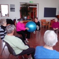 Bewegen en praten tegen beginnende dementie