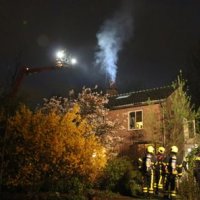 Brandweer heeft handen vol aan schoorsteenbrand