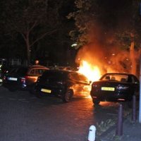 Nu ook in Rijswijk auto in vlammen op