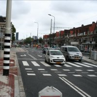 Autobanden laten sporen achter op nieuwe Haagweg-asfalt……