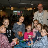 Godfried Bomansschool zamelt in voor de Voedselbank