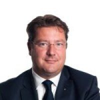 Wethouder Minderhoud leest voor