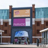 Supermarkten in De Parade breiden uit